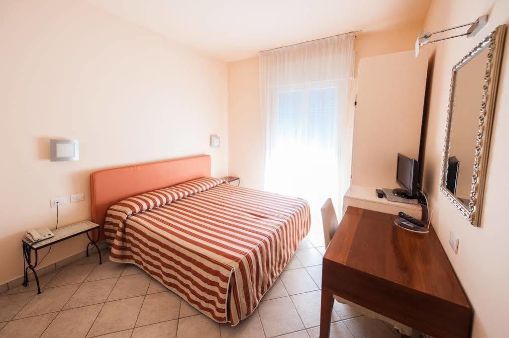 Alba Hotel Marina di Ravenna Exterior photo